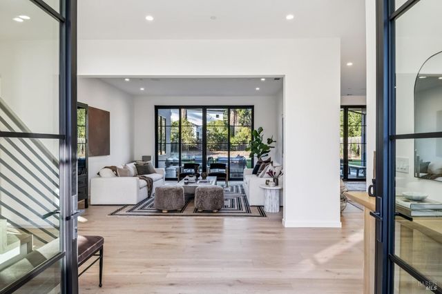 33 Fawn Dr, San Anselmo, CA 94960