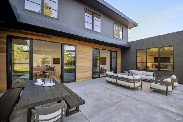 33 Fawn Dr, San Anselmo, CA 94960