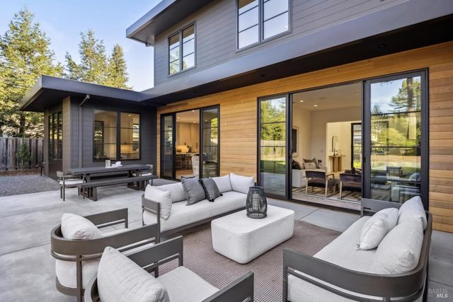 33 Fawn Dr, San Anselmo, CA 94960