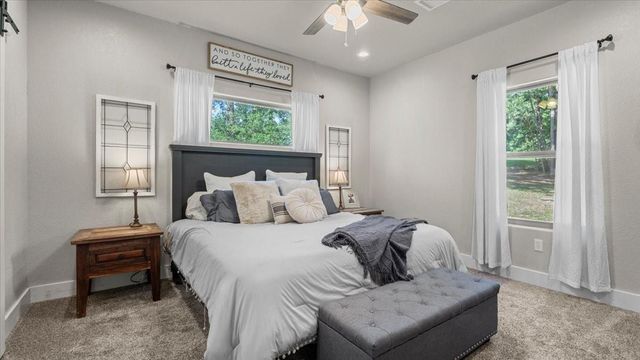 147 Wildwood Lake Drive N, Huntsville, TX 77340