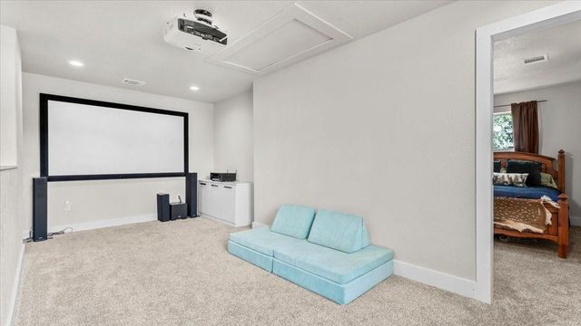 147 Wildwood Lake Drive N, Huntsville, TX 77340