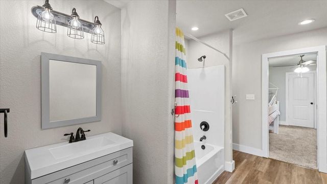 147 Wildwood Lake Drive N, Huntsville, TX 77340