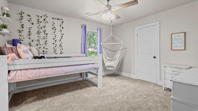 147 Wildwood Lake Drive N, Huntsville, TX 77340