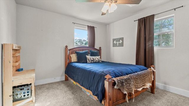 147 Wildwood Lake Drive N, Huntsville, TX 77340