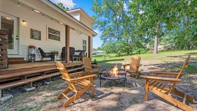 147 Wildwood Lake Drive N, Huntsville, TX 77340