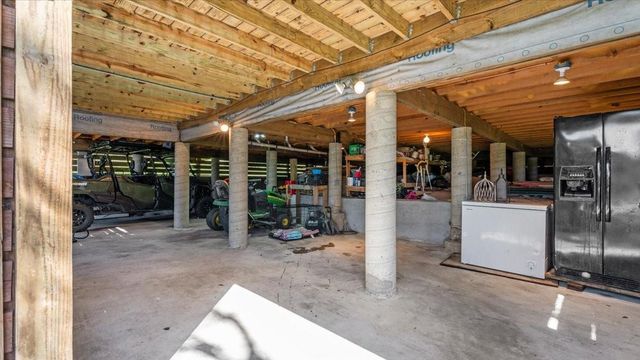 147 Wildwood Lake Drive N, Huntsville, TX 77340