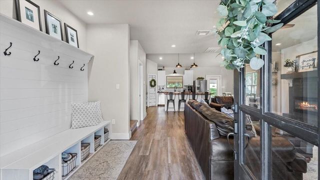 147 Wildwood Lake Drive N, Huntsville, TX 77340