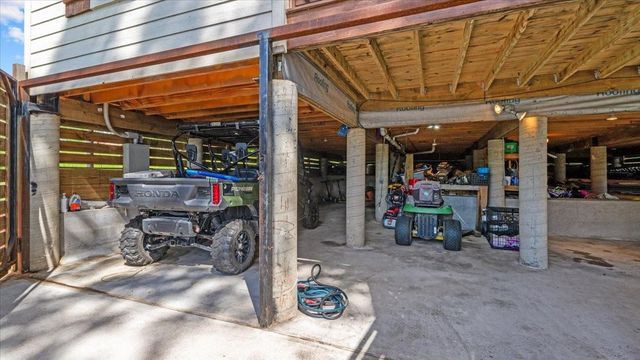 147 Wildwood Lake Drive N, Huntsville, TX 77340