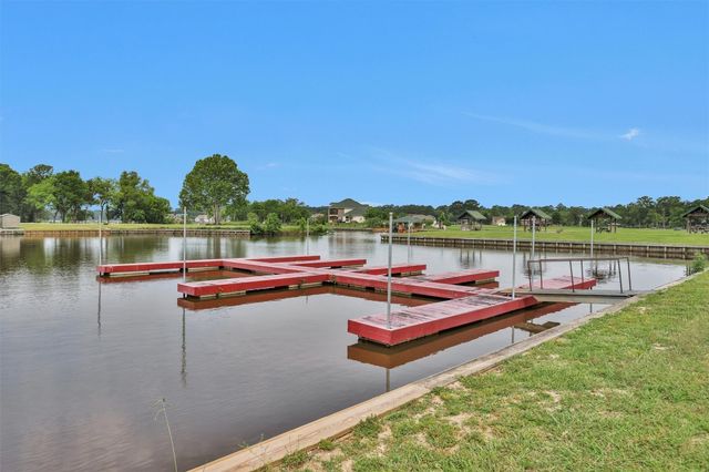 147 Wildwood Lake Drive N, Huntsville, TX 77340