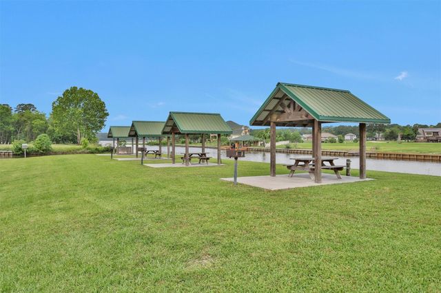 147 Wildwood Lake Drive N, Huntsville, TX 77340