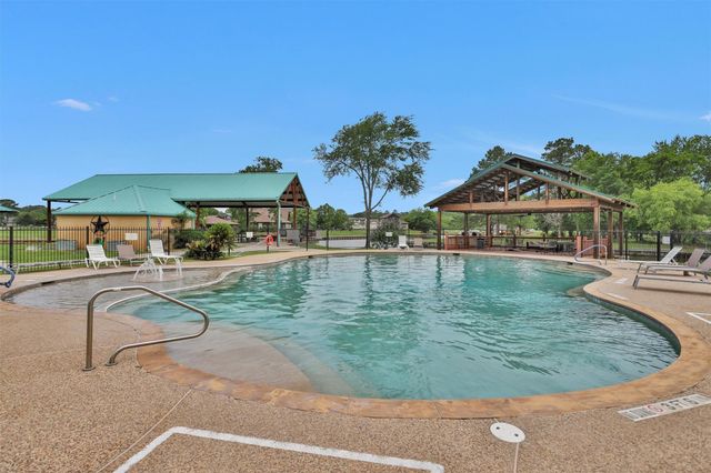 147 Wildwood Lake Drive N, Huntsville, TX 77340