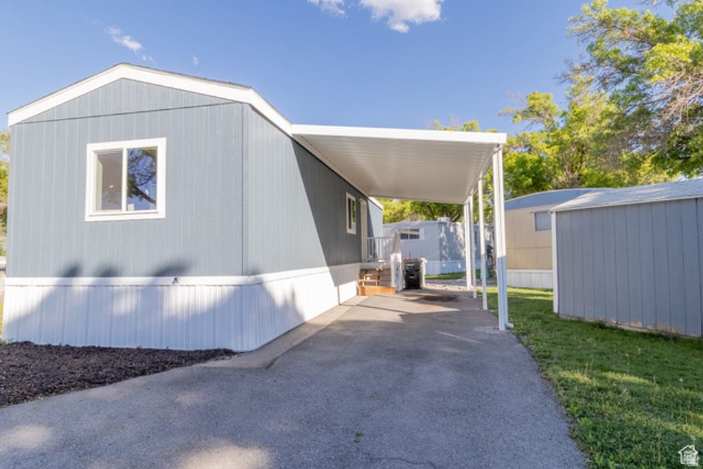 Image 10 of property listing at 1761 W AMERICAN PARK DR, West Valley City, UT 84119