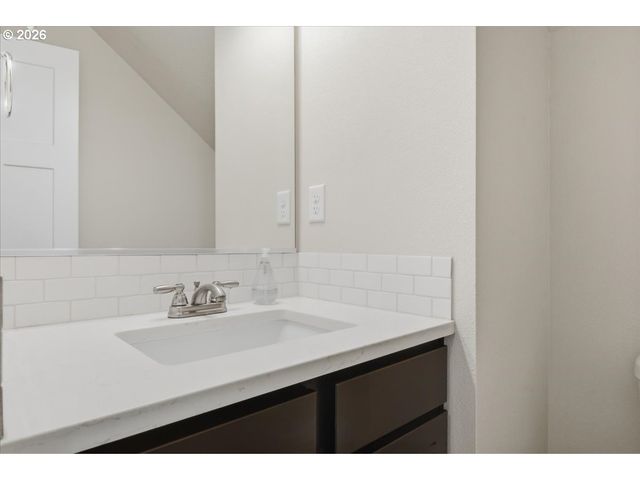 9028 N DRUMMOND Ave, Portland, OR 97217