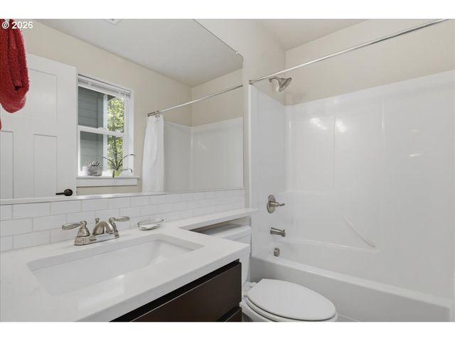 9028 N DRUMMOND Ave, Portland, OR 97217