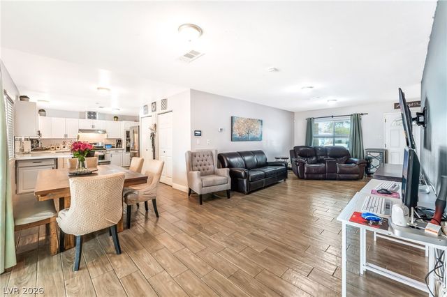 4528 East Harmon Avenue, Las Vegas, NV 89121