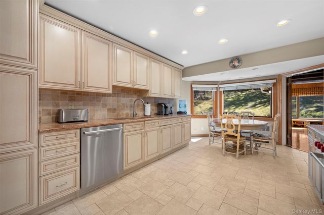 22 Ravine Road, Great Neck, NY 11023