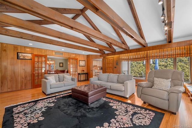 22 Ravine Road, Great Neck, NY 11023