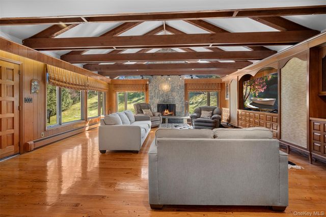 22 Ravine Road, Great Neck, NY 11023