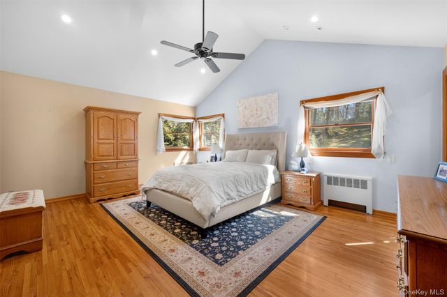 22 Ravine Road, Great Neck, NY 11023