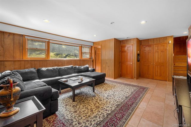 22 Ravine Road, Great Neck, NY 11023