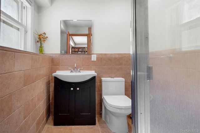 22 Ravine Road, Great Neck, NY 11023