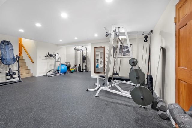 22 Ravine Road, Great Neck, NY 11023