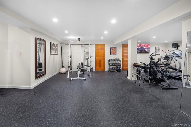 22 Ravine Road, Great Neck, NY 11023