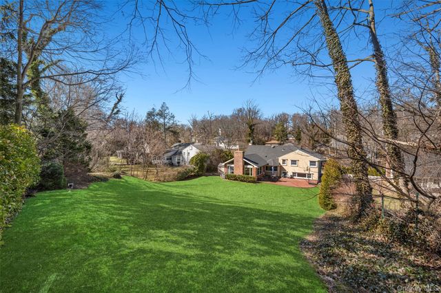 22 Ravine Road, Great Neck, NY 11023