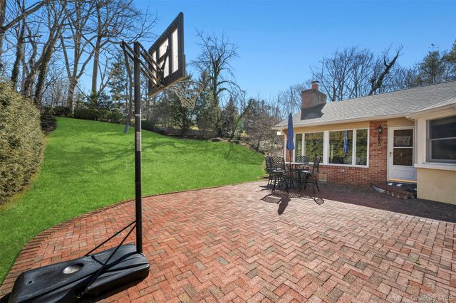 22 Ravine Road, Great Neck, NY 11023