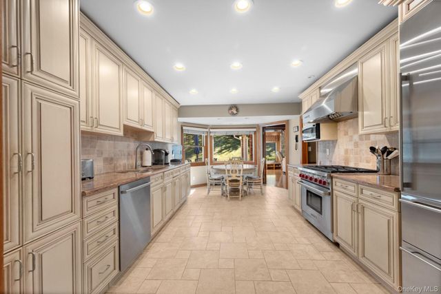 22 Ravine Road, Great Neck, NY 11023