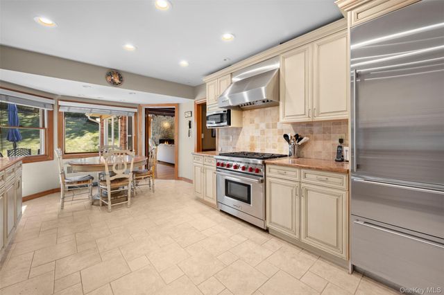 22 Ravine Road, Great Neck, NY 11023