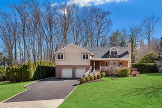 22 Ravine Road, Great Neck, NY 11023