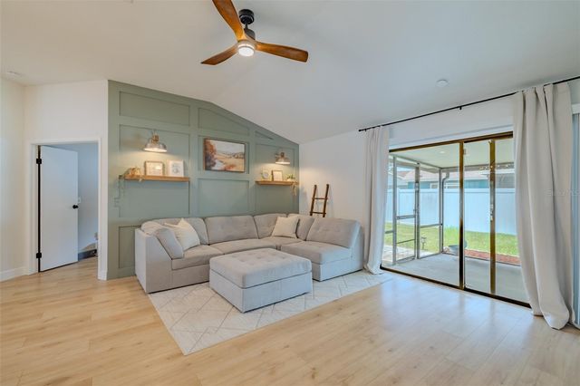 304 SCARLET OAK COURT, Seffner, FL 33584