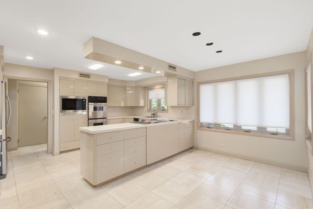 45 Archer St, Fall River, MA 02720