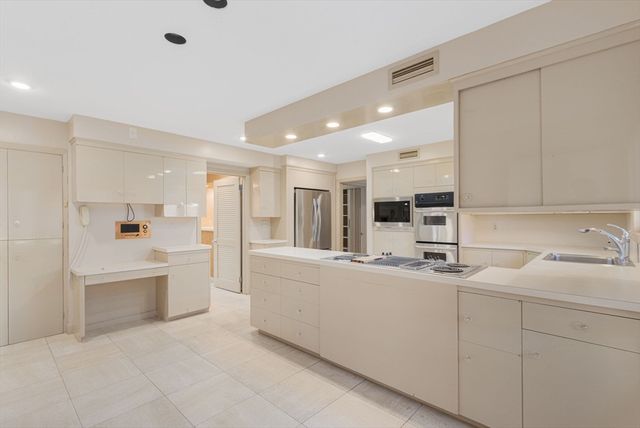 45 Archer St, Fall River, MA 02720