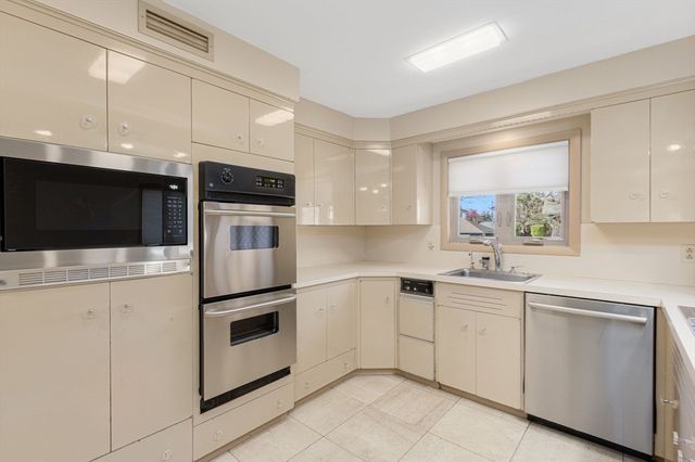45 Archer St, Fall River, MA 02720