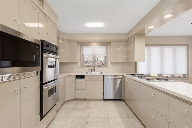 45 Archer St, Fall River, MA 02720