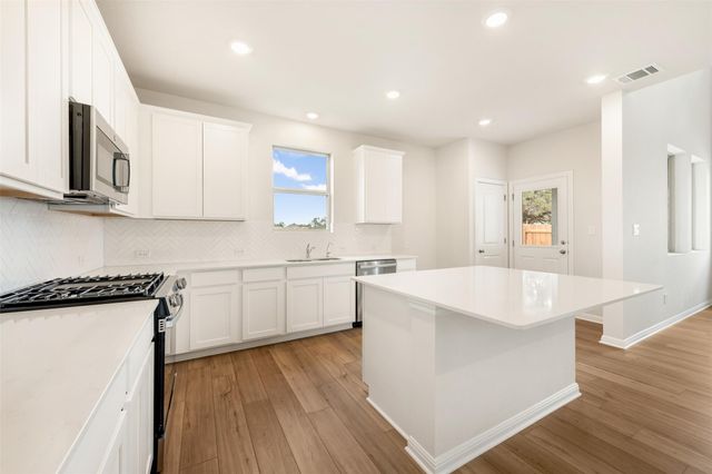 205 Hat Creek DR, Liberty Hill, TX 78642