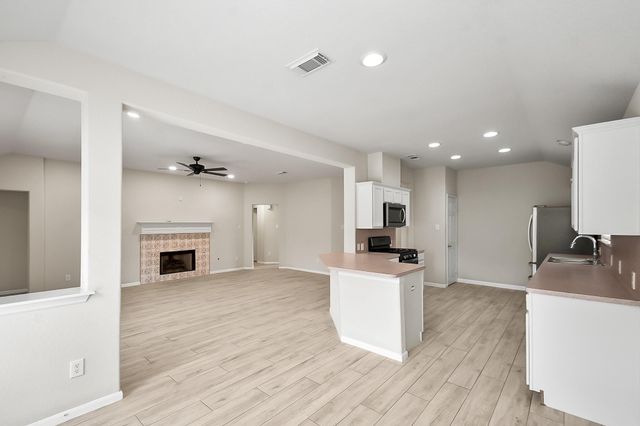 1311 Diamante Drive, Pasadena, TX 77504