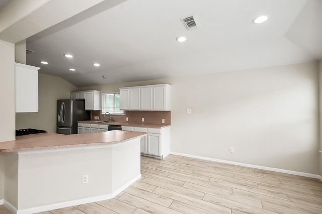 1311 Diamante Drive, Pasadena, TX 77504