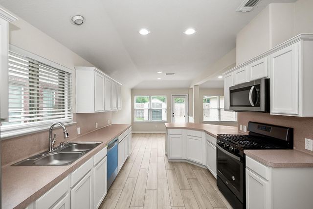 1311 Diamante Drive, Pasadena, TX 77504