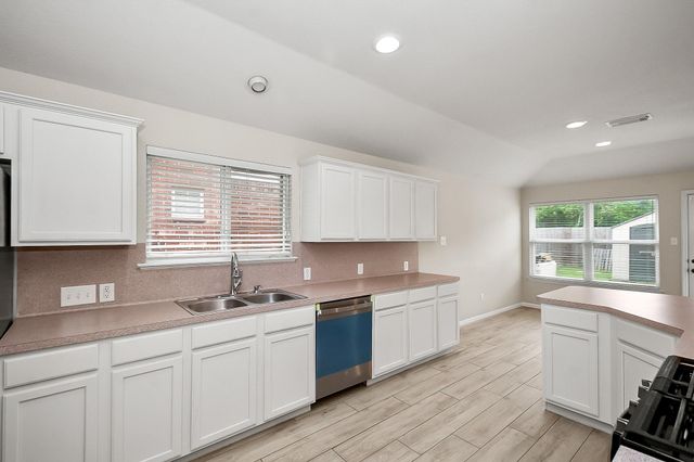 1311 Diamante Drive, Pasadena, TX 77504