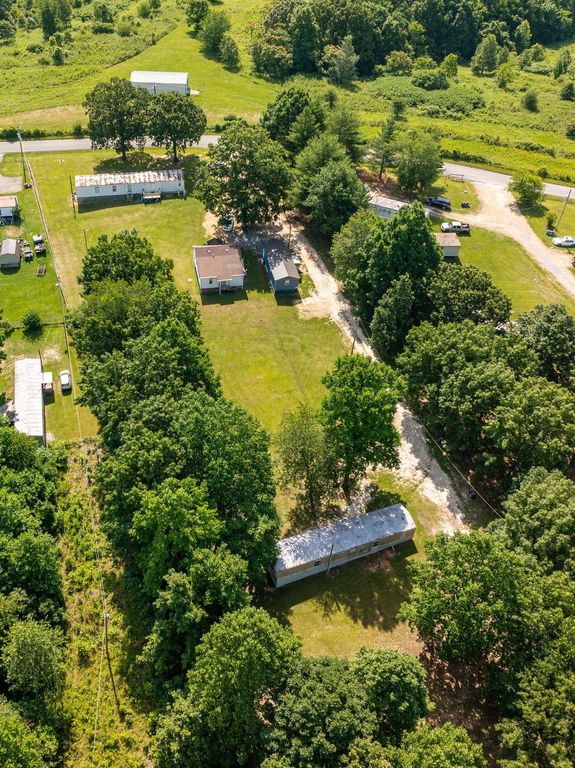 9792 Rocky Point Rd, Bon Aqua, TN 37025