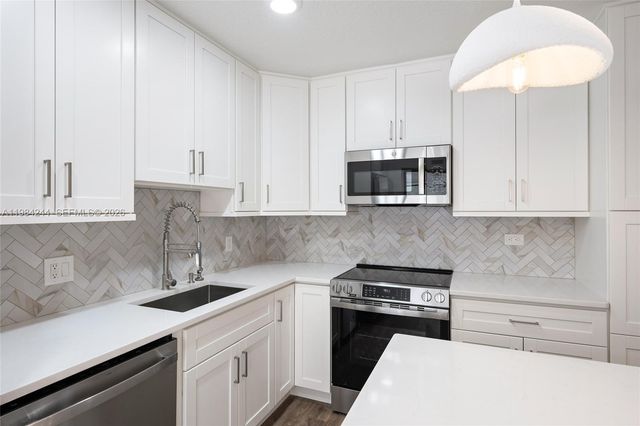 506 5th Ter, Palm Beach Gardens, FL 33418