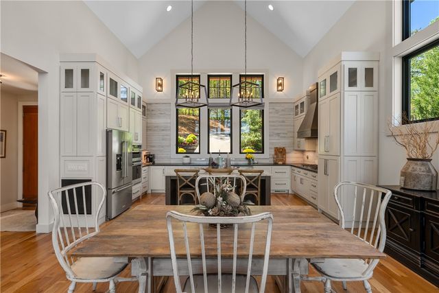 915 Reflection Trail, West Union, SC 29696