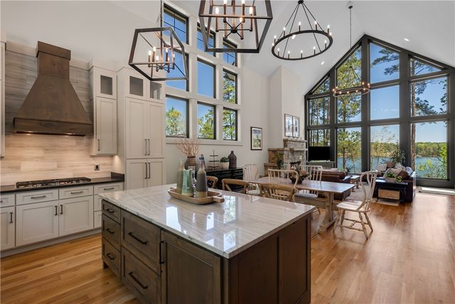 915 Reflection Trail, West Union, SC 29696
