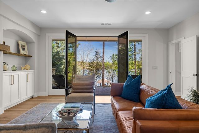 915 Reflection Trail, West Union, SC 29696