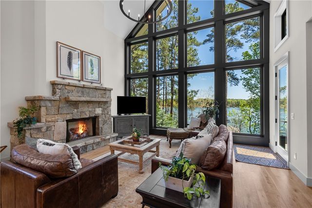 915 Reflection Trail, West Union, SC 29696
