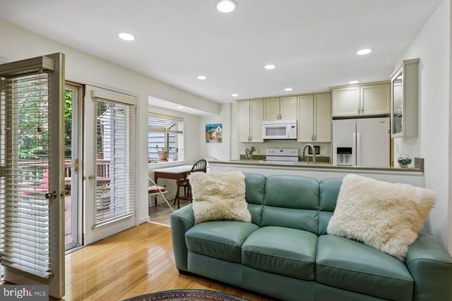 11333 ORCHARD LN, Reston, VA 20190