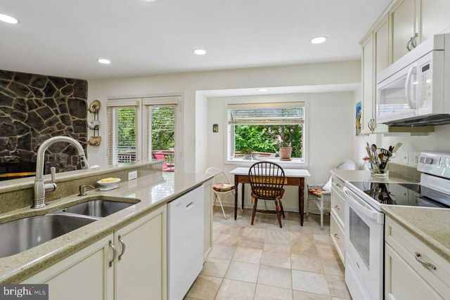 11333 ORCHARD LN, Reston, VA 20190